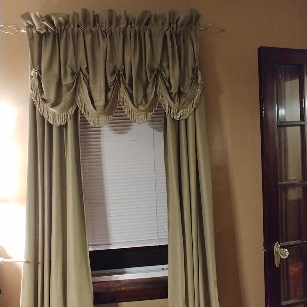 Drapes. W/Valances